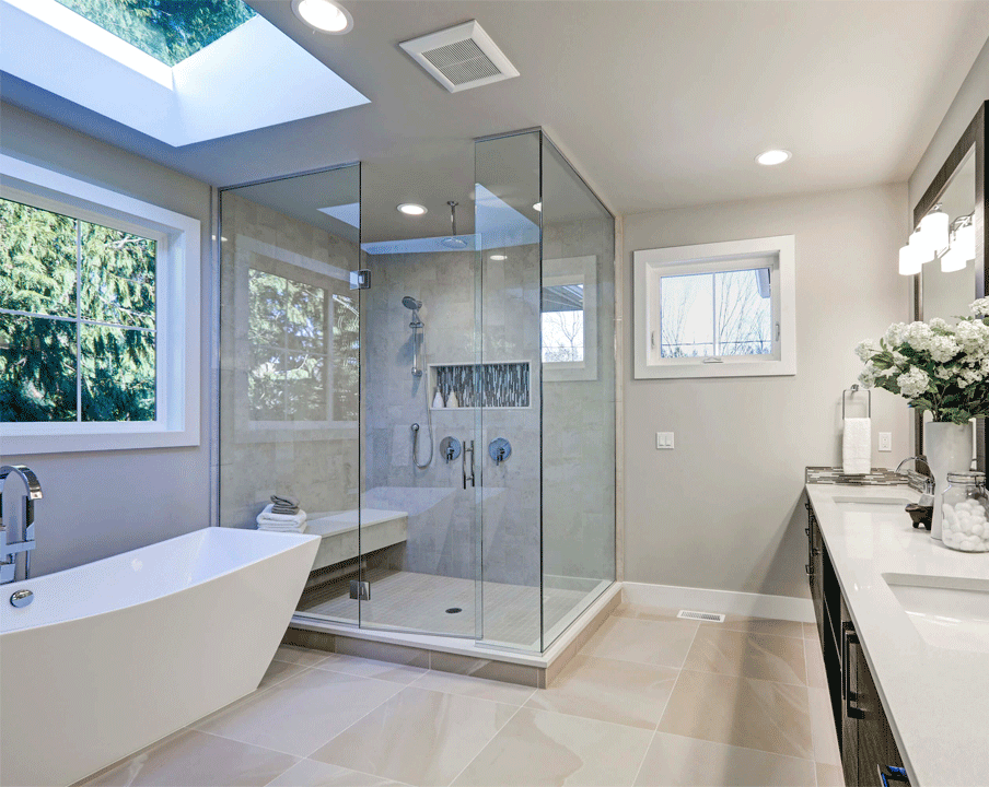 Un baño con mampara de ducha de cristal y lavabo.